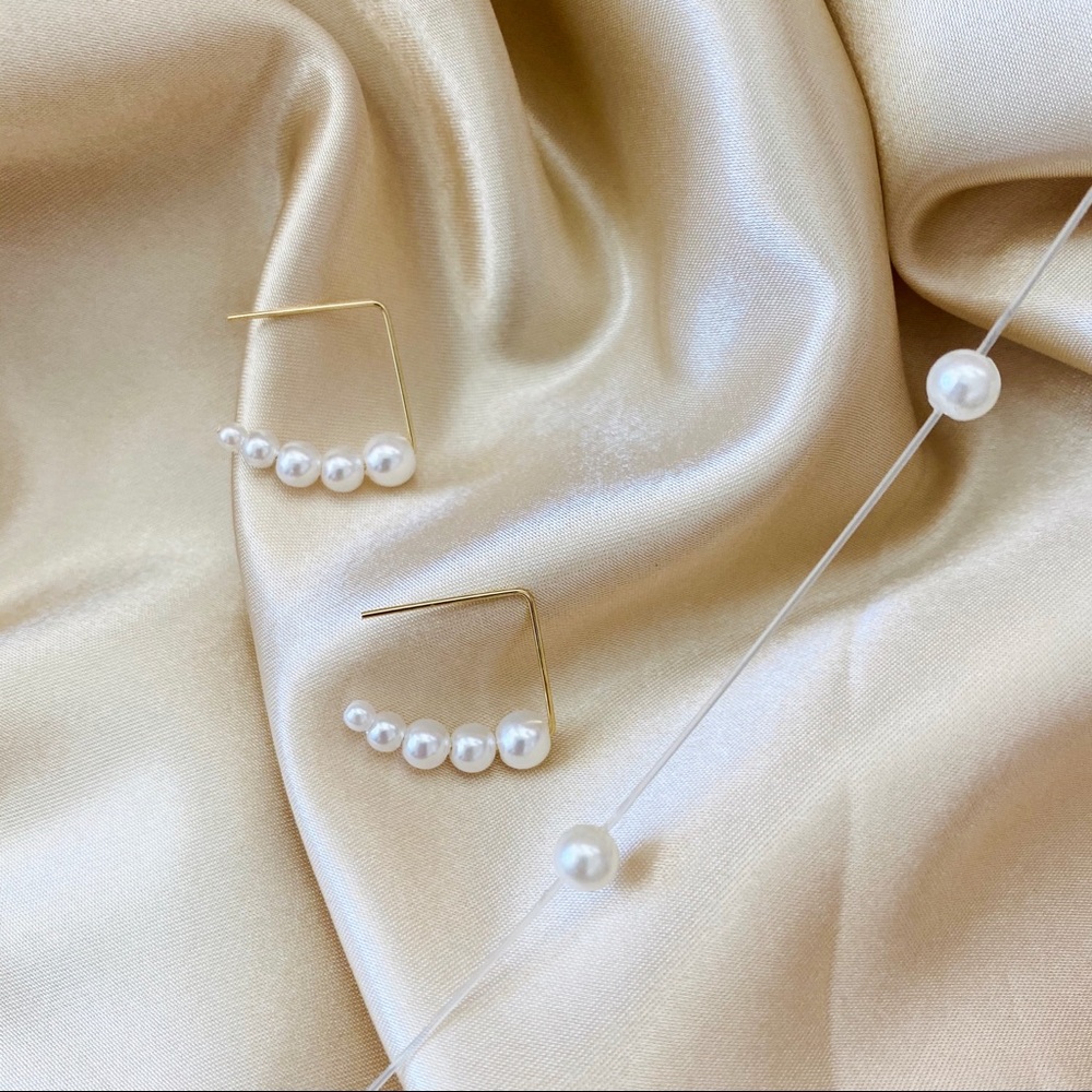 Pearls Wire Earrings Elegant Dainty - Picture 7 of 14